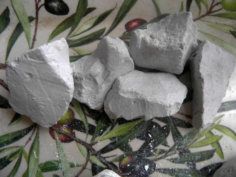 Blue clay is the main feature of its reduction in inflammation and healing